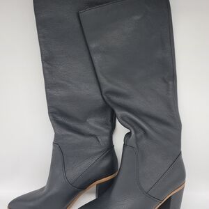 Von Maur Black Leather Heeled Boots